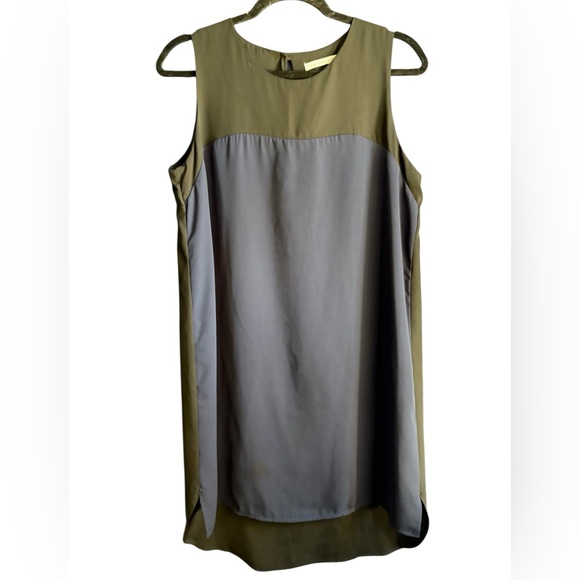 Sleek Blue and Black Sleeveless Tank Top - Picture 1 of 5